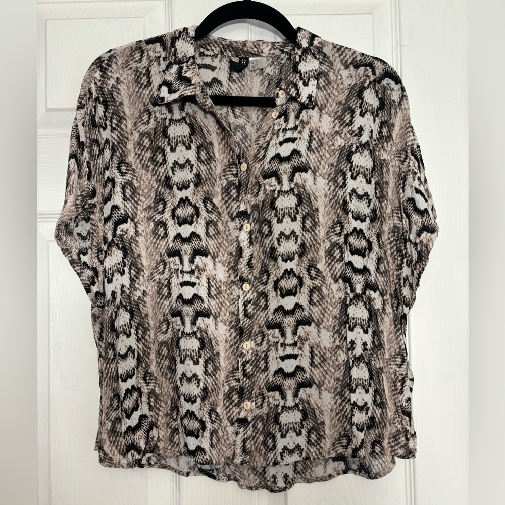 Divided Snake Print Drop Shoulder Short Sleeve Button-down Blouse